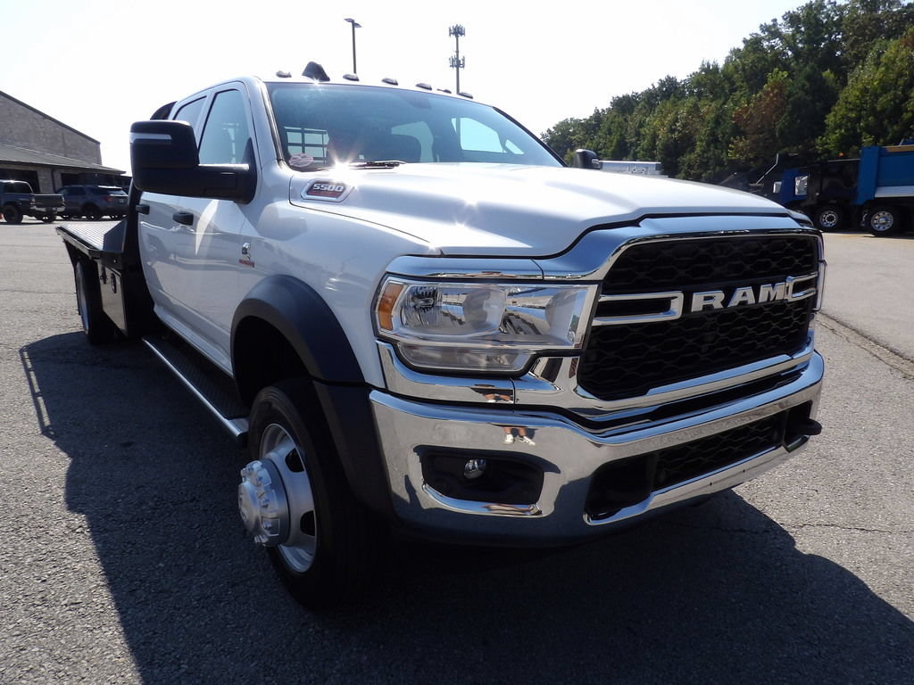 Used 2024 RAM 5500 Tradesman w/ Chrome Appearance Group AWD/4WD image 11