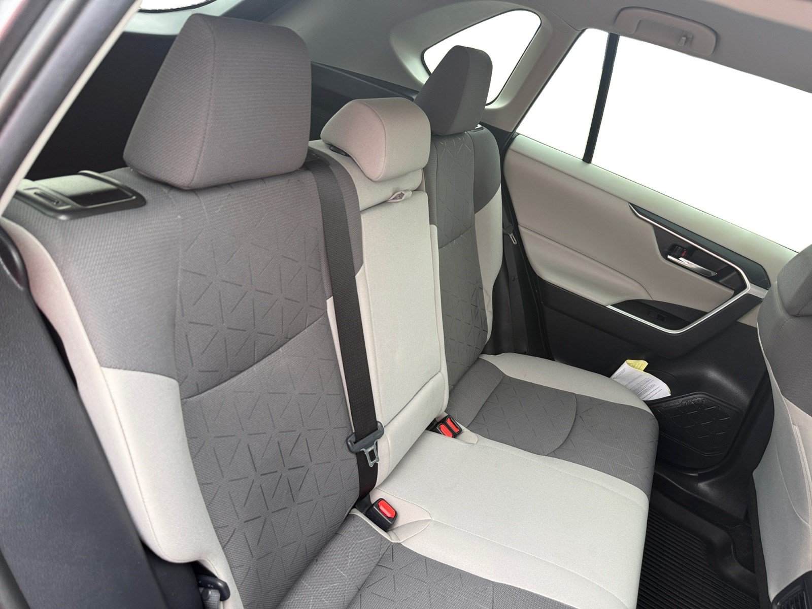 Used 2021 Toyota RAV4 XLE AWD/4WD image 18
