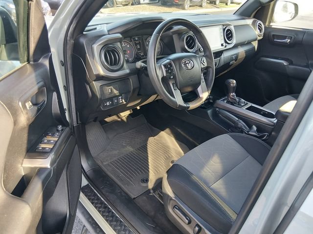 Used 2022 Toyota Tacoma TRD Off-Road AWD/4WD image 9