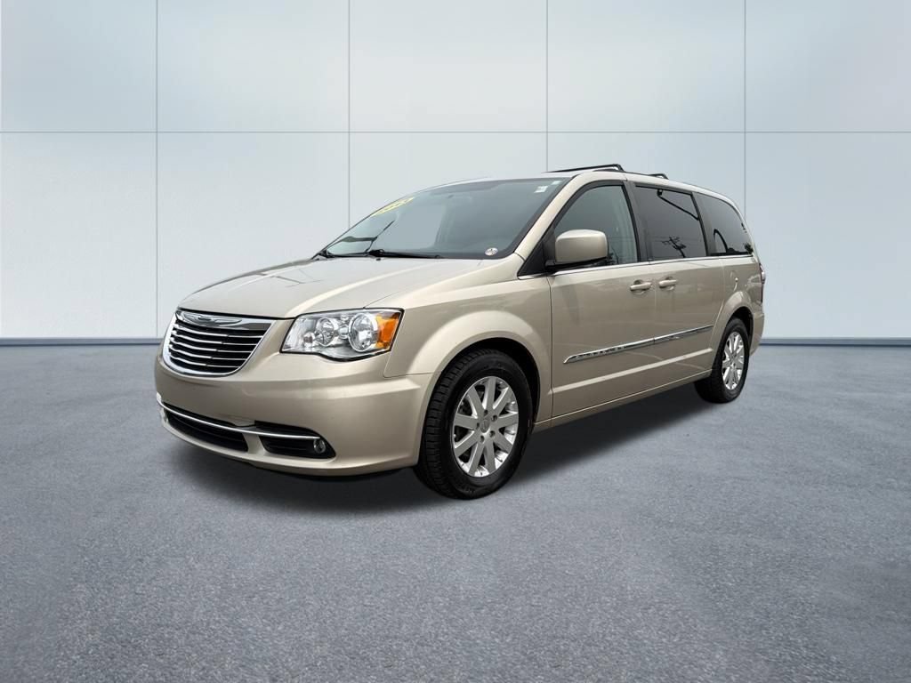 Used 2013 Chrysler Town & Country Touring FWD image 2