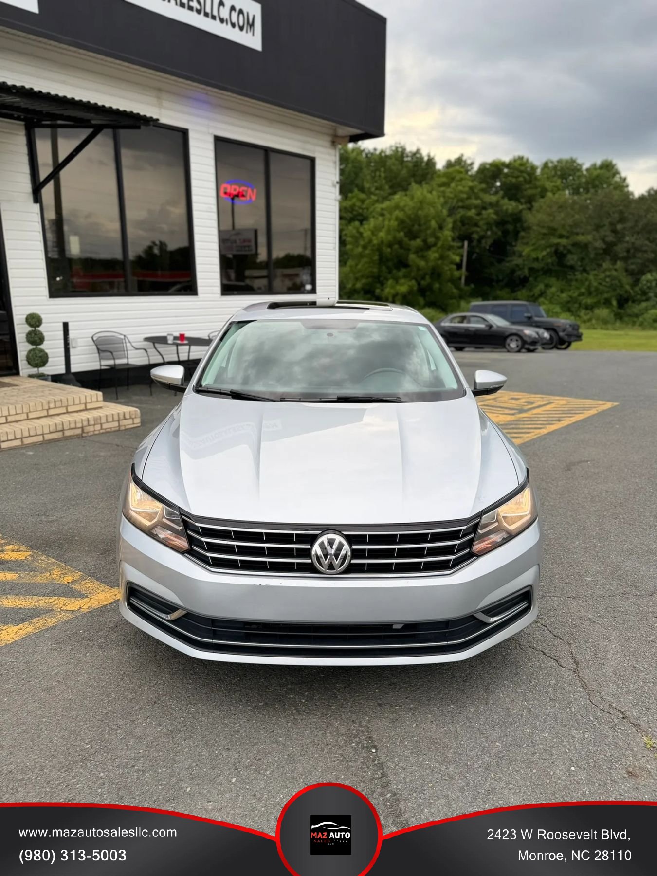 Used 2019 Volkswagen Passat 2.0T Wolfsburg w/ Wheels & Sunroof Package FWD image 2