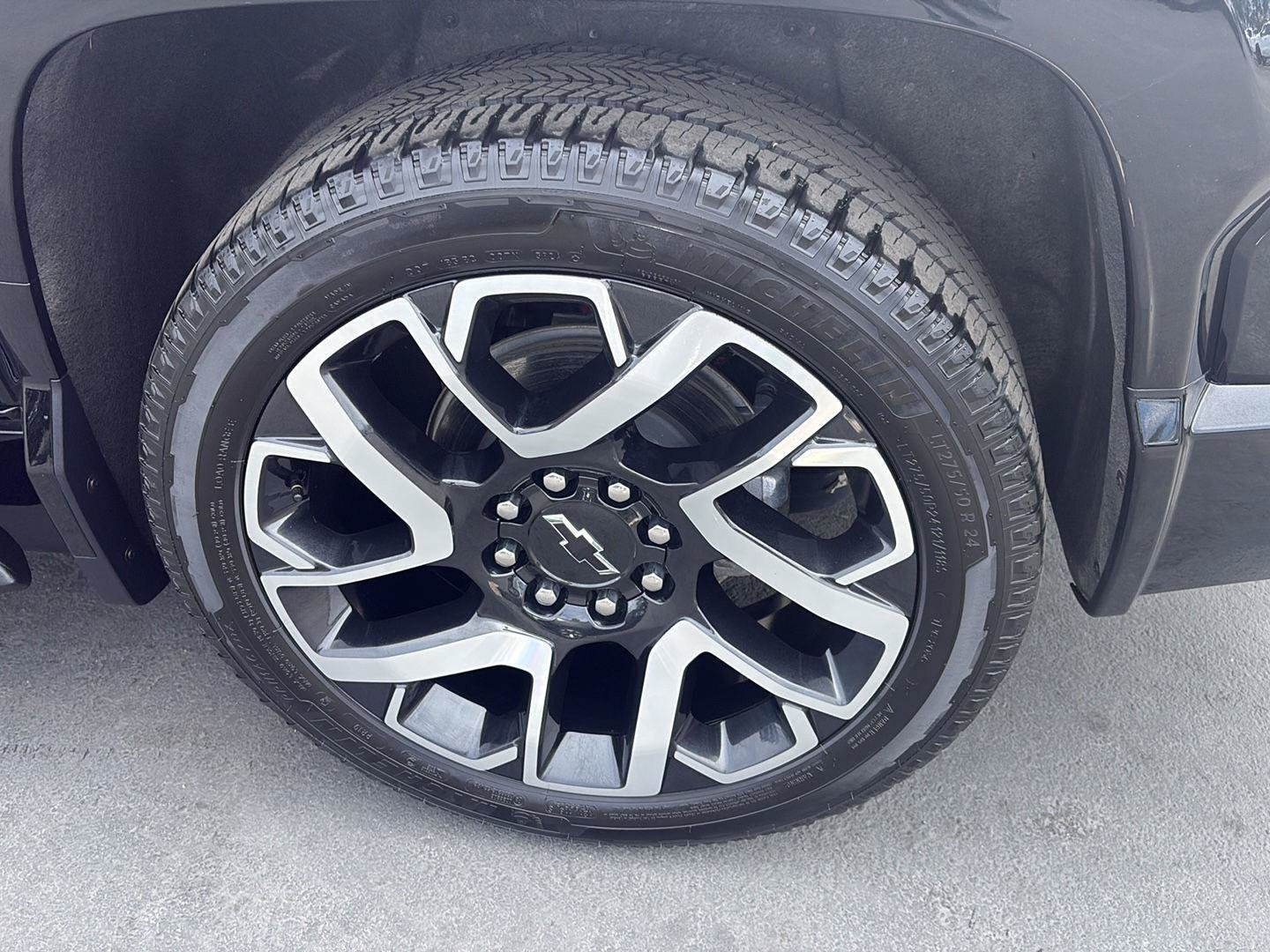 Used 2025 Chevrolet Silverado EV RST AWD/4WD image 19