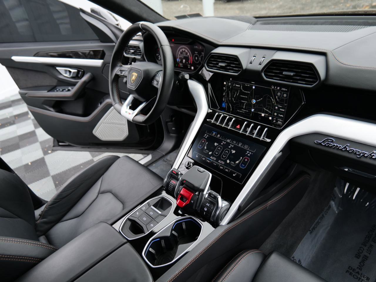 Used 2021 Lamborghini Urus AWD/4WD image 36