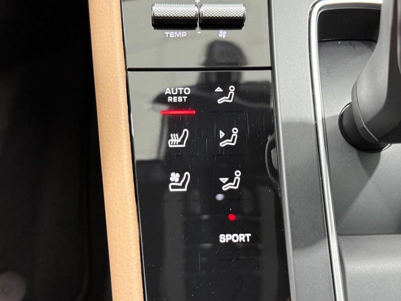 Certified 2025 Porsche Macan AWD/4WD image 25