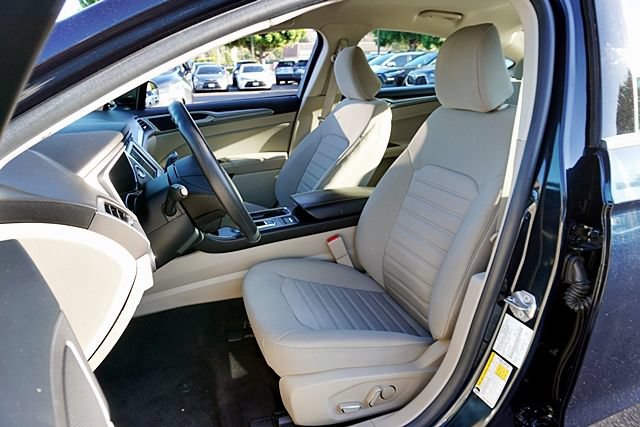 Used 2020 Ford Fusion SE FWD image 14