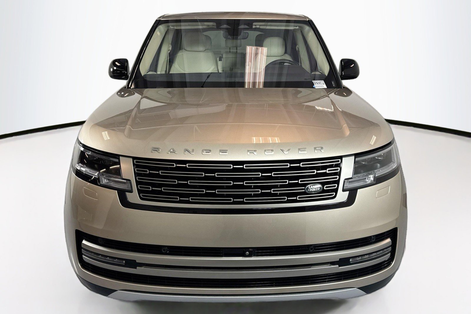 Used 2023 Land Rover Range Rover SE image 2