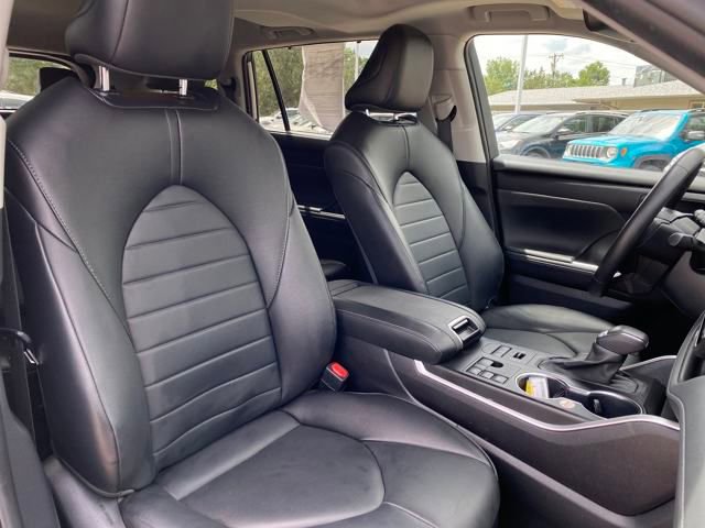 Used 2024 Toyota Highlander XLE image 9