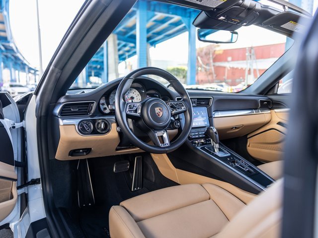 Used 2018 Porsche 911 Targa 4S image 39