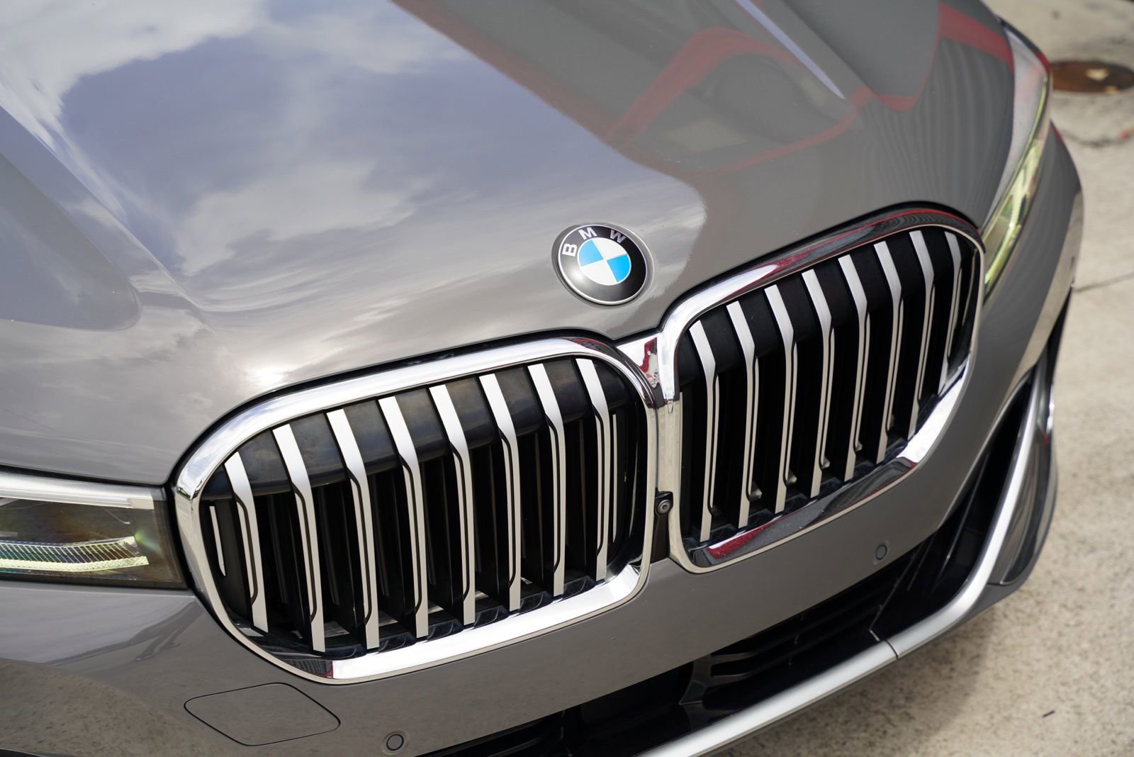 Used 2022 BMW 740i xDrive w/ Premium Package AWD/4WD image 4