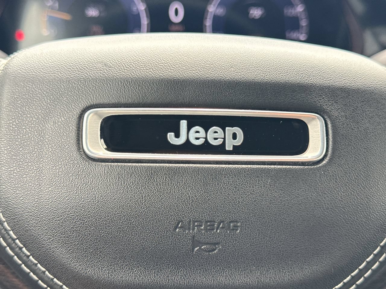 Used 2023 Jeep Grand Cherokee Overland AWD/4WD image 30