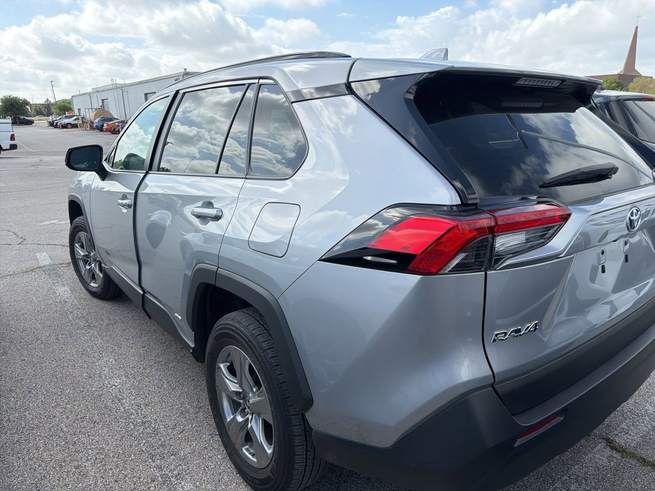 Used 2024 Toyota RAV4 LE image 8