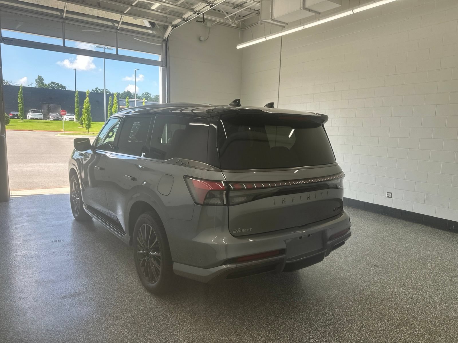 New 2027 INFINITI QX80 Autograph w/ Premium Cargo Package AWD/4WD image 2
