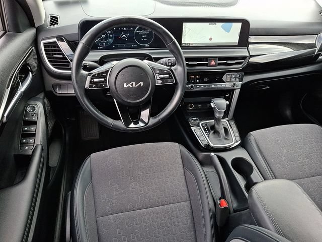 Used 2024 Kia Seltos X-Line AWD/4WD image 2