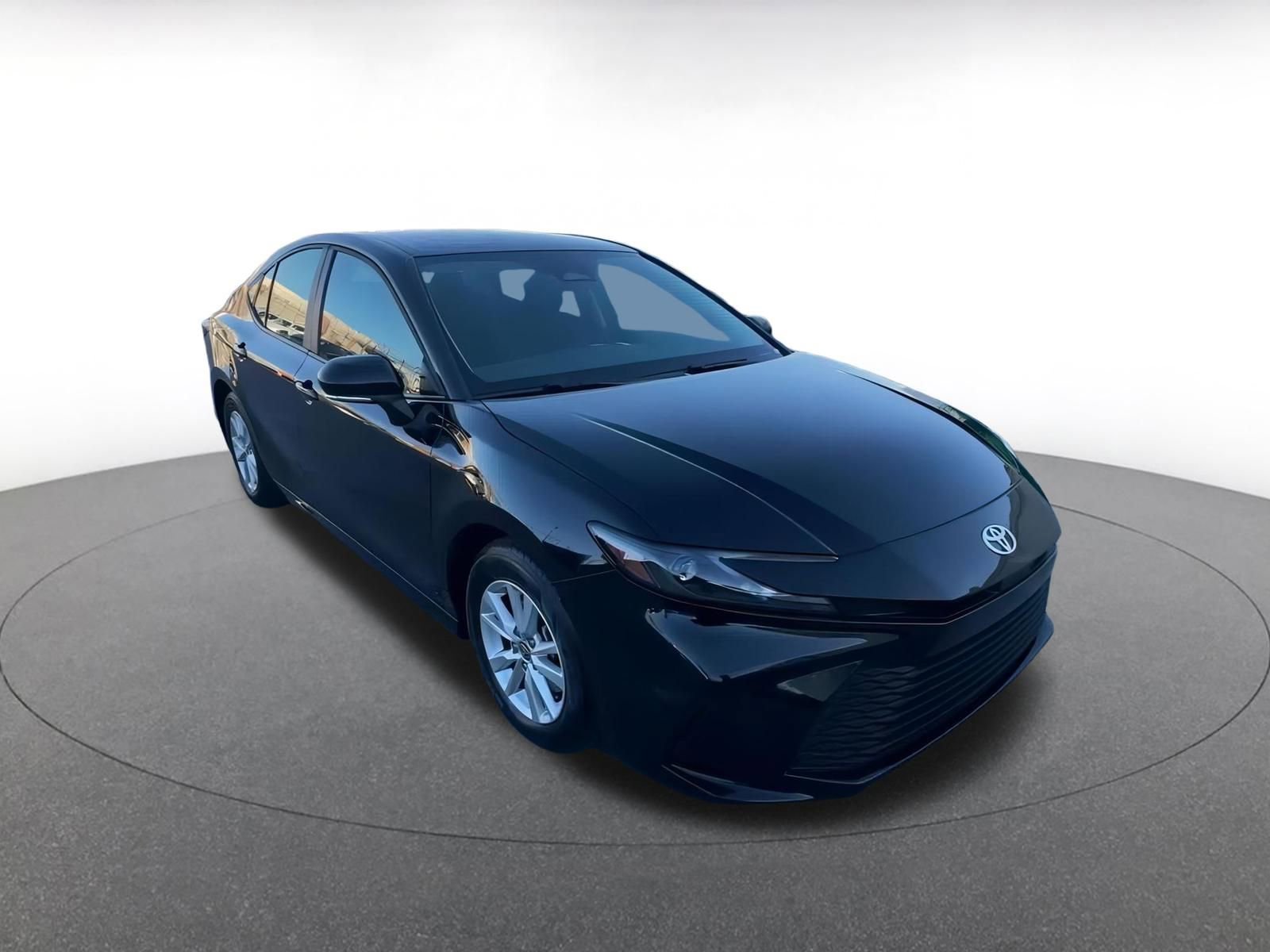 Used 2025 Toyota Camry LE image 3