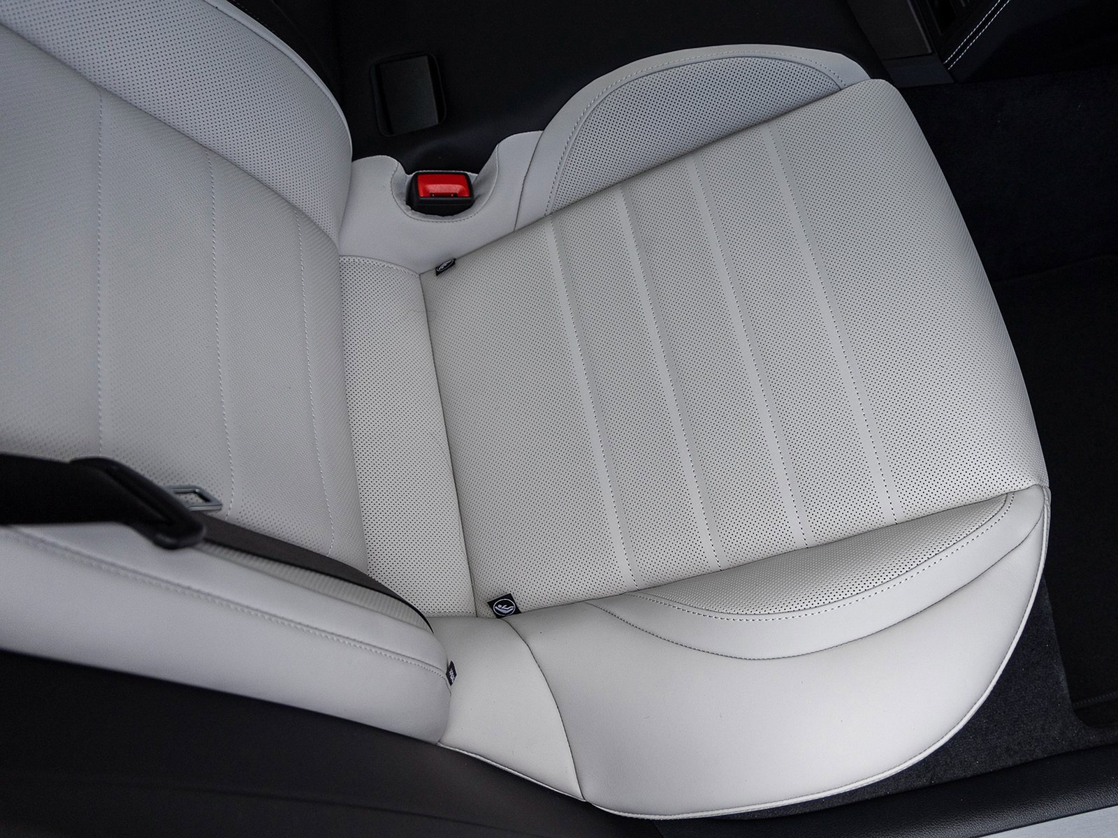 Certified 2025 Porsche Panamera 4 image 39