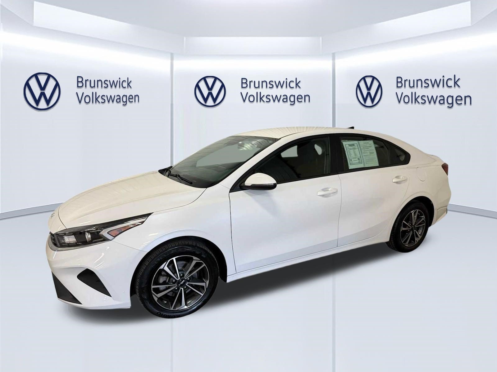 Used 2024 Kia Forte LXS w/ LXS Technology Package FWD image 2