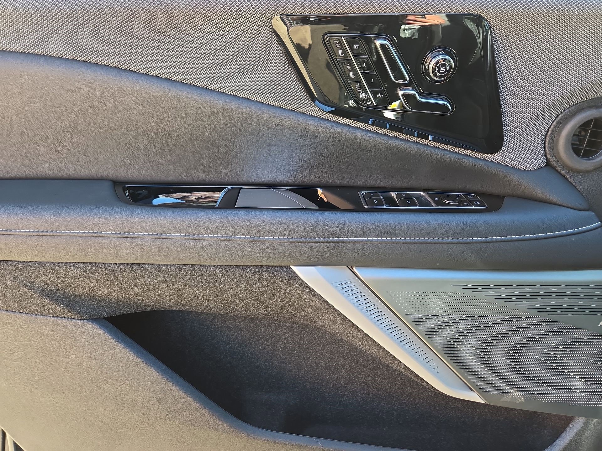 New 2026 Cadillac Optiq Luxury 2 image 15