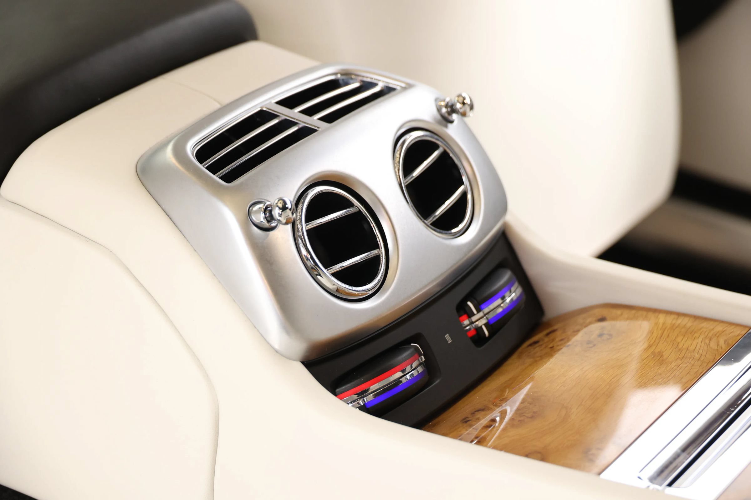Used 2017 Rolls-Royce Wraith RWD image 76