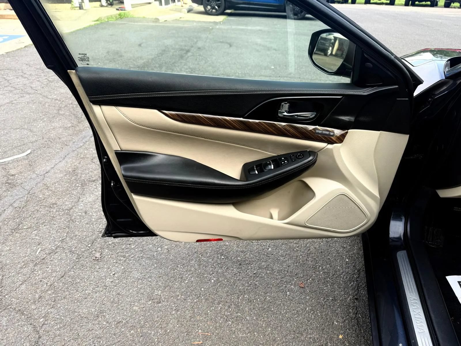 Used 2016 Nissan Maxima Platinum FWD image 11