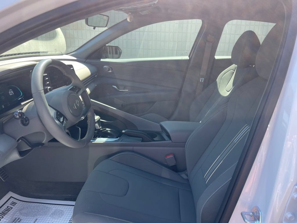 Used 2025 Hyundai Elantra Sport FWD image 9