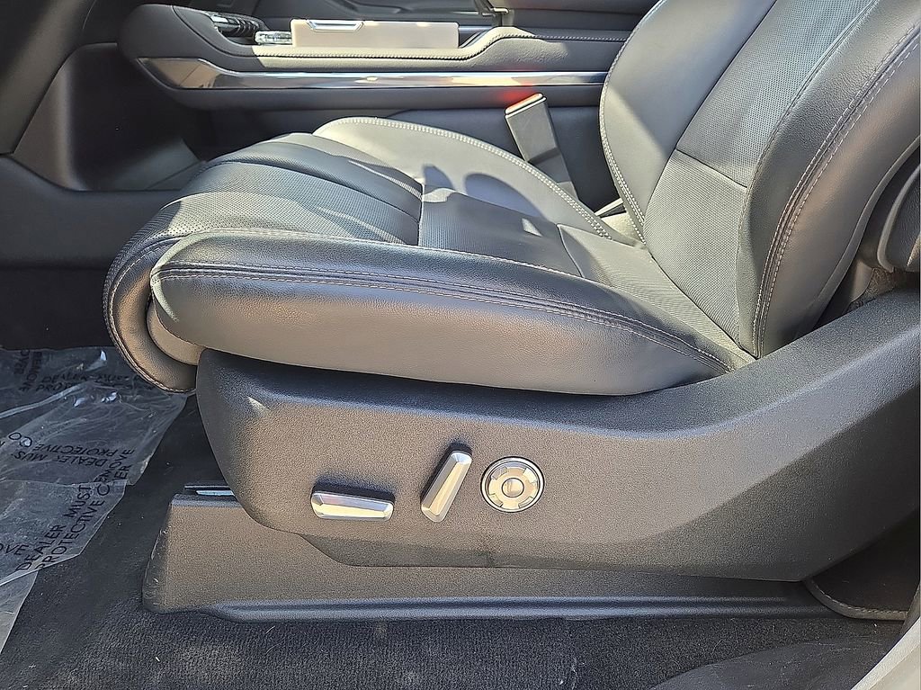 Used 2025 Lincoln Navigator Reserve image 24
