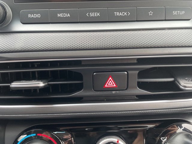 Used 2022 Hyundai Kona SE image 26