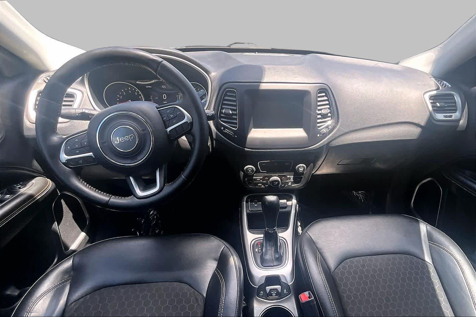 Used 2018 Jeep Compass Latitude w/ Popular Equipment Group FWD image 16