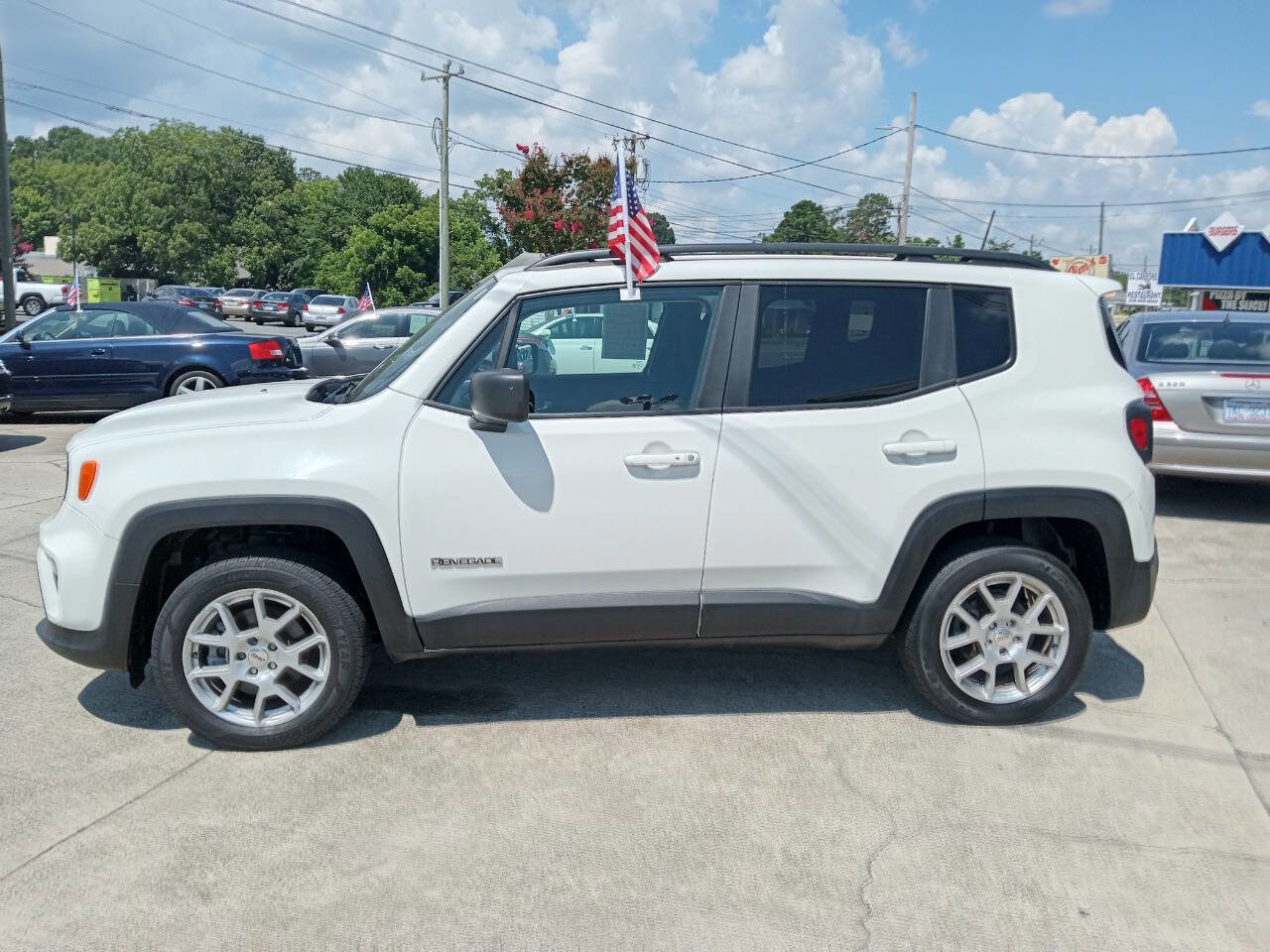 Used 2022 Jeep Renegade Latitude image 3