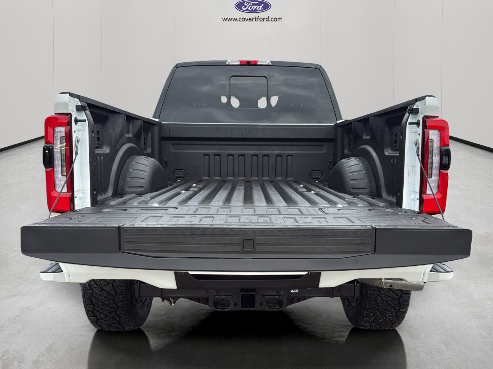 New 2026 Ford F250 Platinum w/ Tremor Off-Road Package AWD/4WD image 9