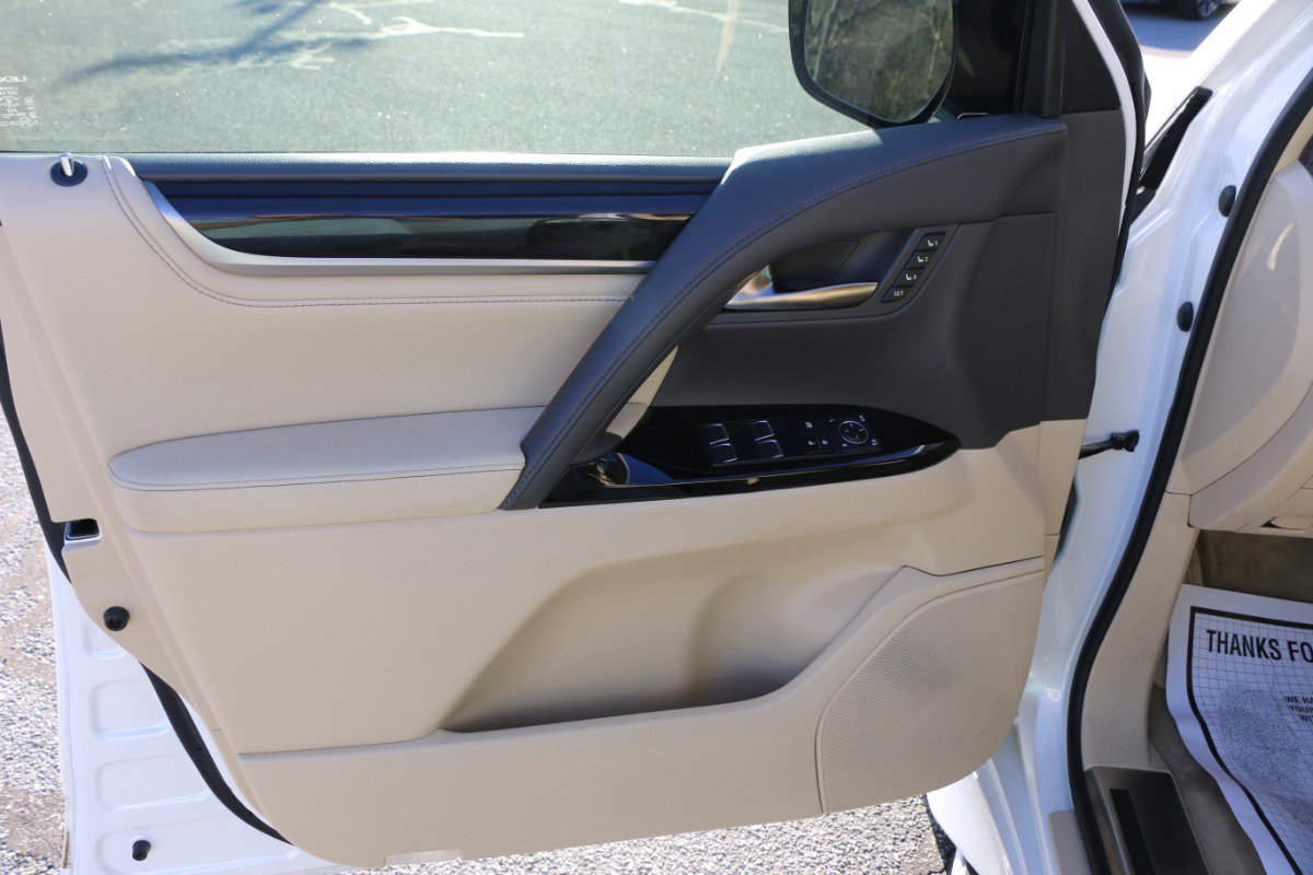 Used 2018 Lexus LX 570 4WD image 16