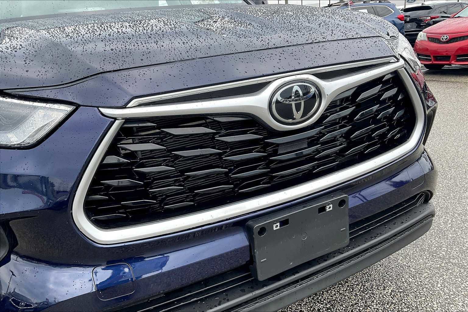Used 2023 Toyota Highlander L image 29