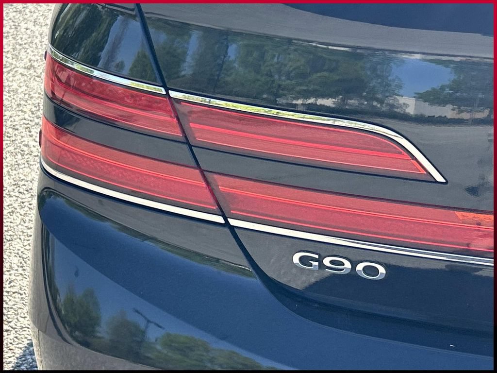 Used 2022 Genesis G90 3.3T Premium RWD image 13