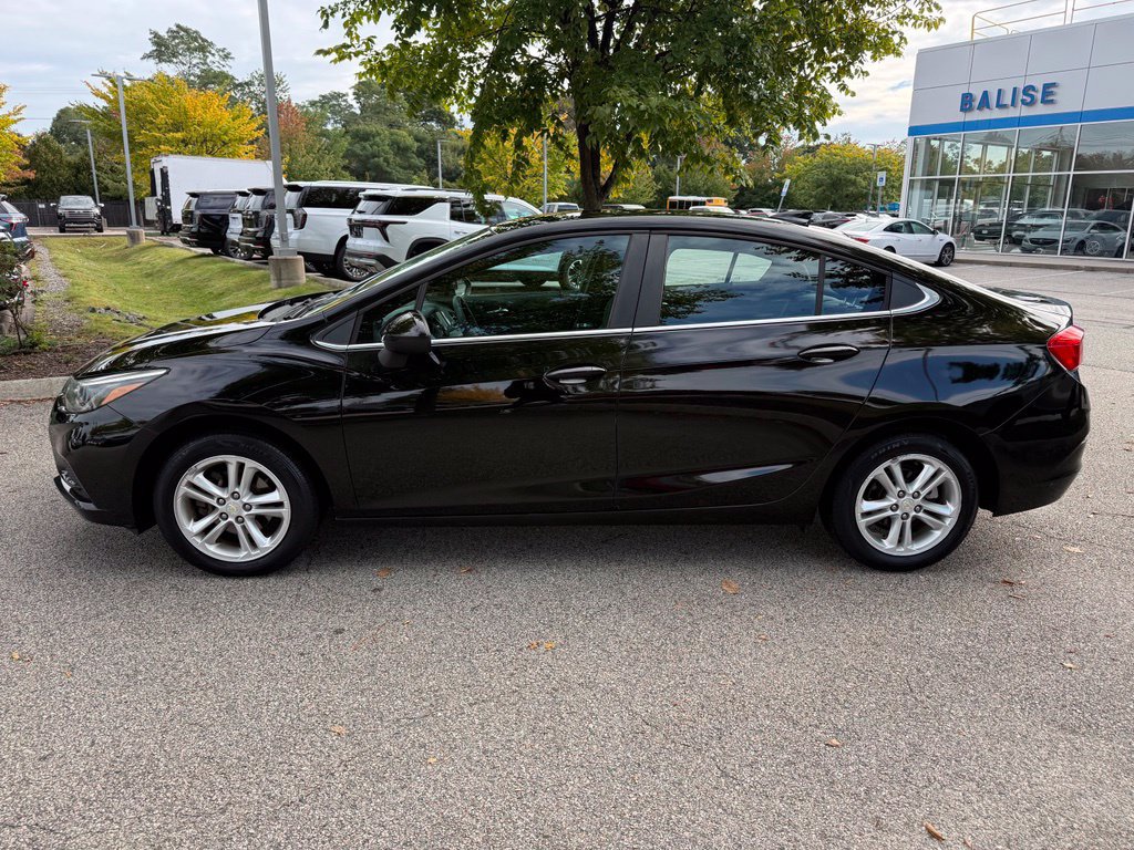 Used 2016 Chevrolet Cruze LT FWD image 2