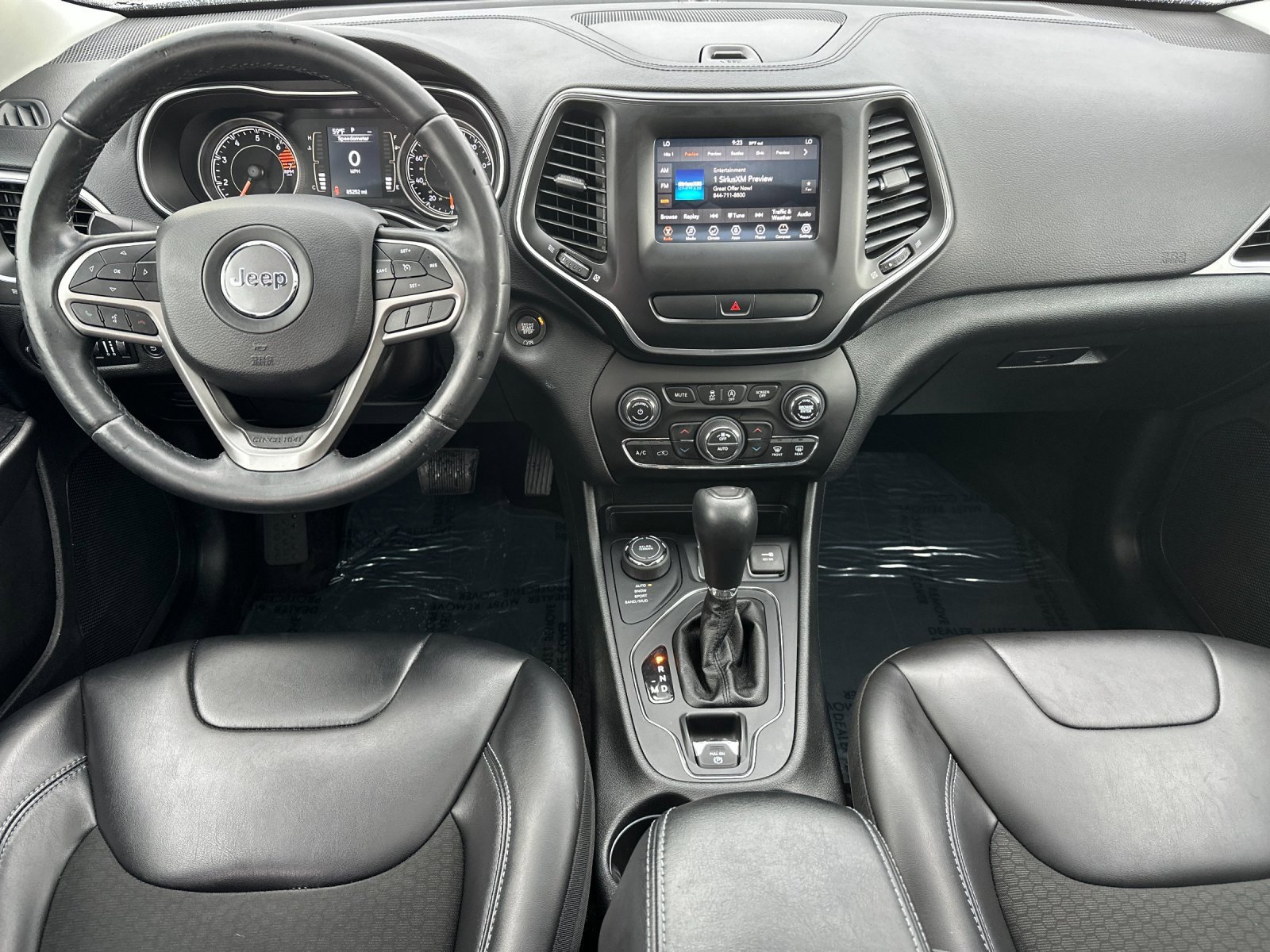 Used 2019 Jeep Cherokee Latitude Plus w/ Comfort/Convenience Group image 12