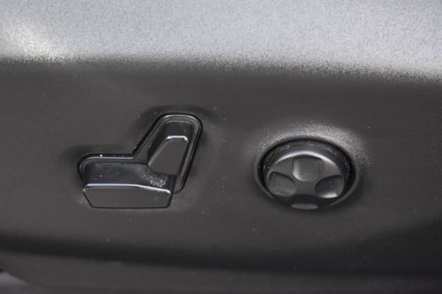 Used 2019 Chrysler Pacifica Touring Plus w/ S Appearance Package FWD image 22