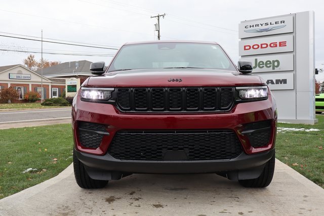 New 2025 Jeep Grand Cherokee Altitude image 5