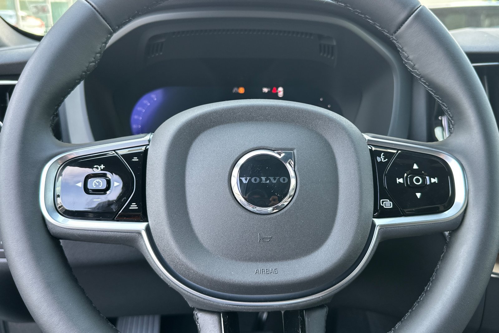 New 2026 Volvo XC60 T8 Plus w/ Climate Package PRO AWD/4WD image 24