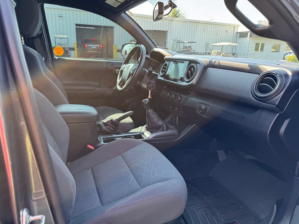 Used 2017 Toyota Tacoma TRD Off-Road AWD/4WD image 26
