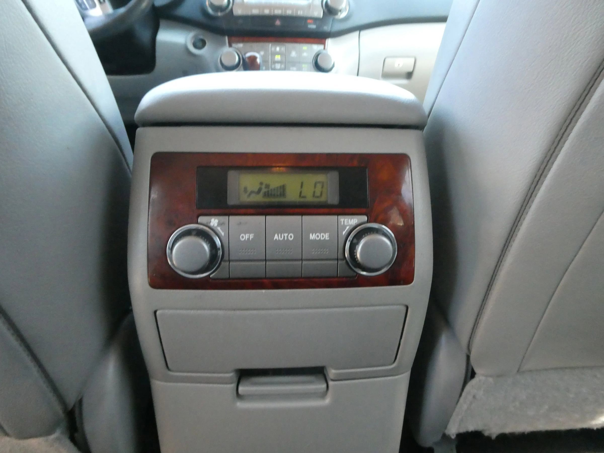 Used 2012 Toyota Highlander Limited w/ Tow Pkg FWD image 30