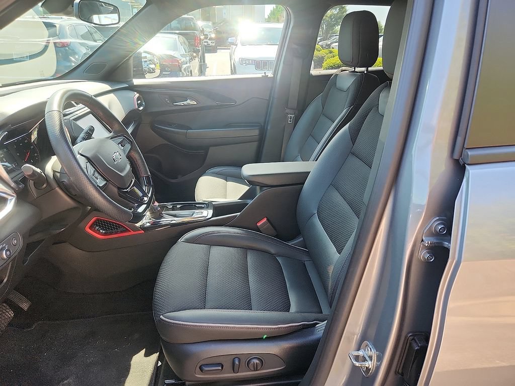 Used 2023 Chevrolet TrailBlazer RS FWD image 13