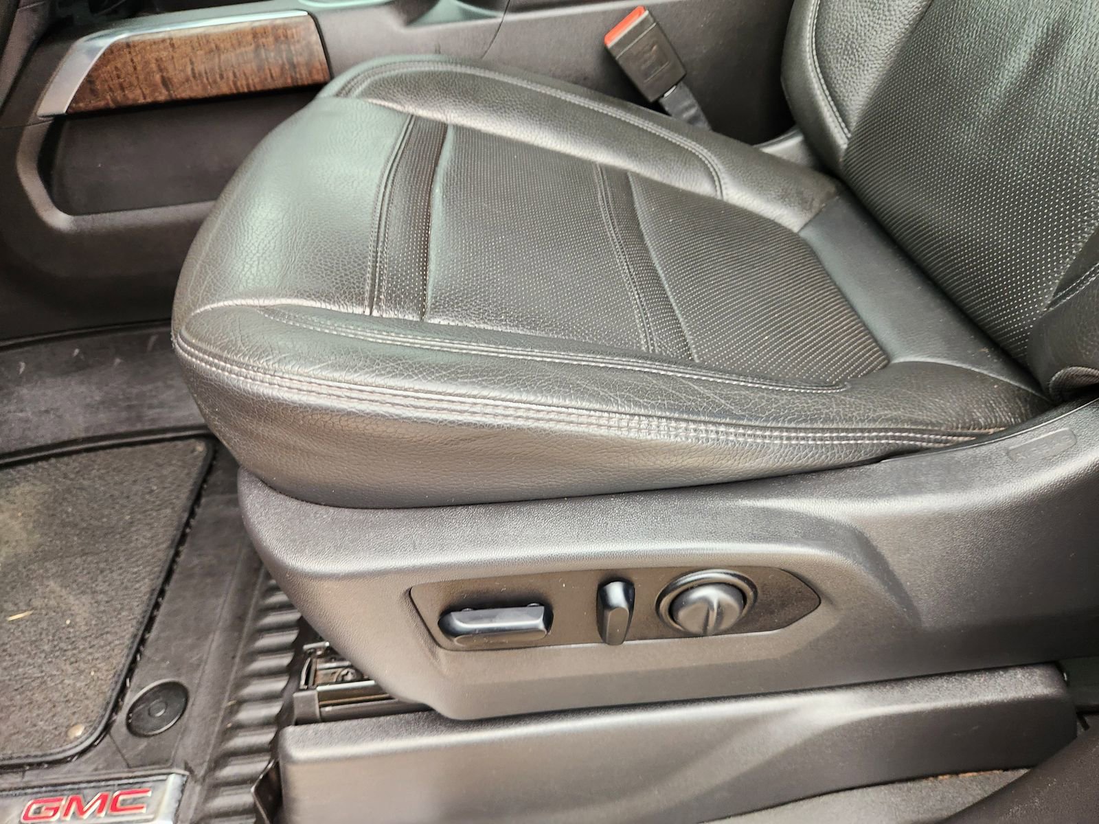 Used 2021 GMC Sierra 2500 Denali w/ Denali Ultimate Package image 23