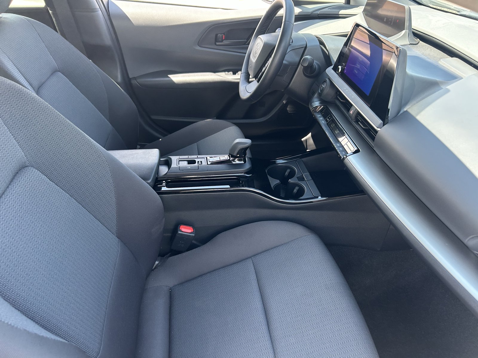 Used 2025 Toyota Prius LE FWD image 12