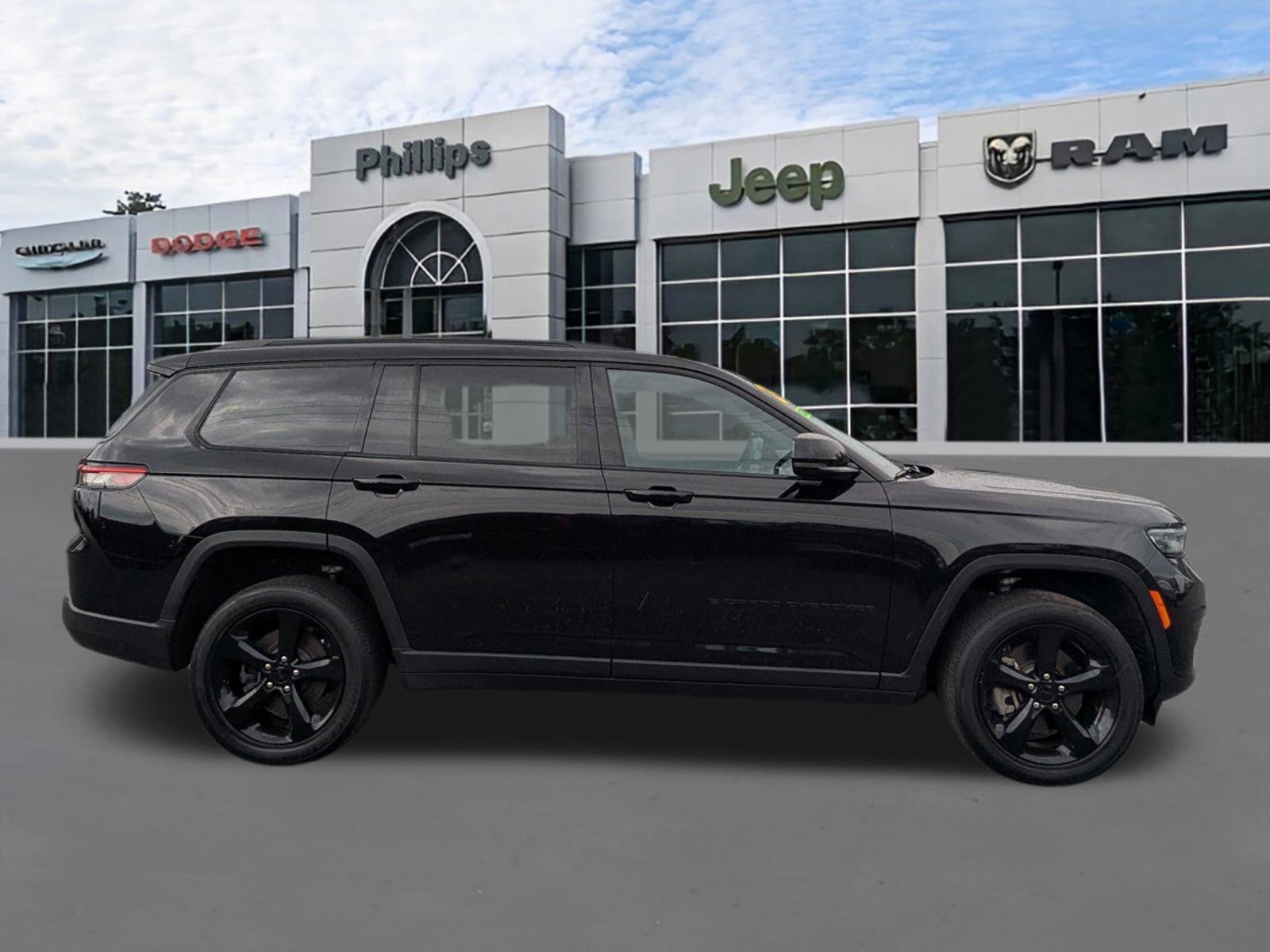 Certified 2024 Jeep Grand Cherokee L Laredo image 2