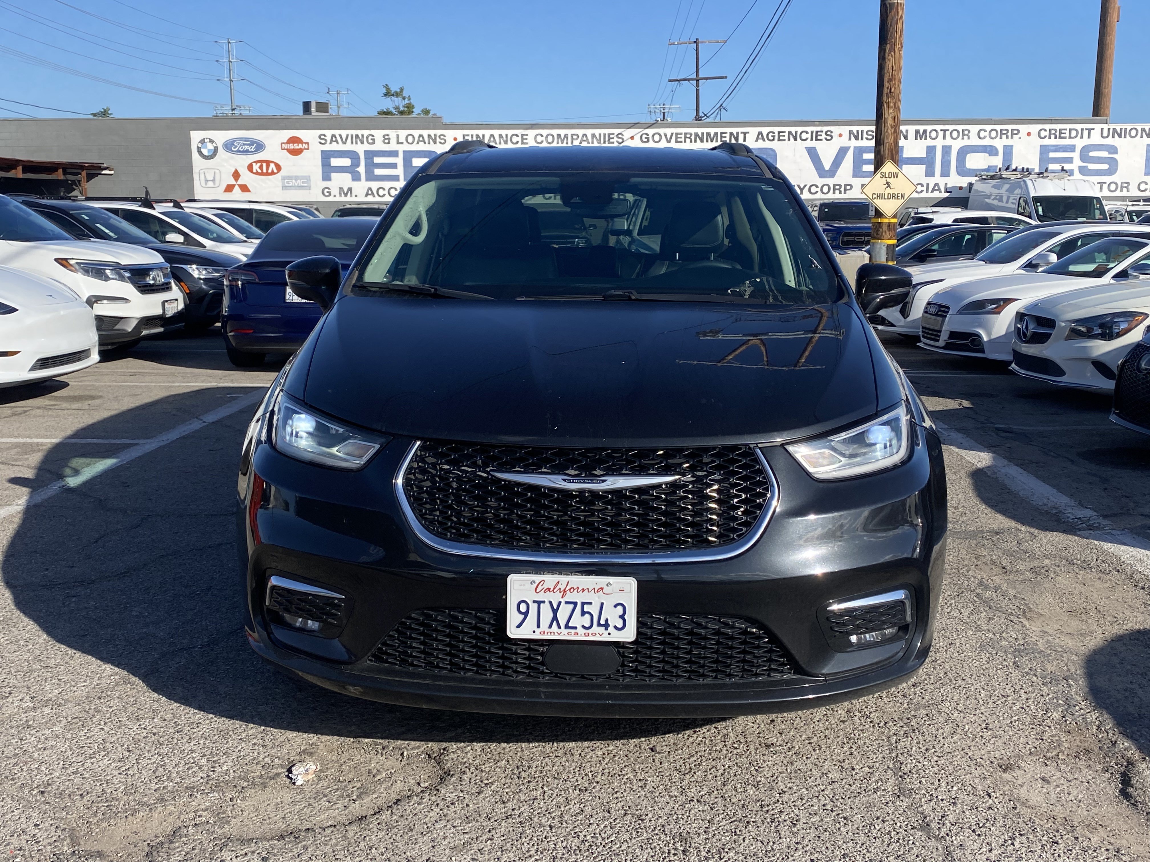 Used 2022 Chrysler Pacifica Touring-L FWD image 3
