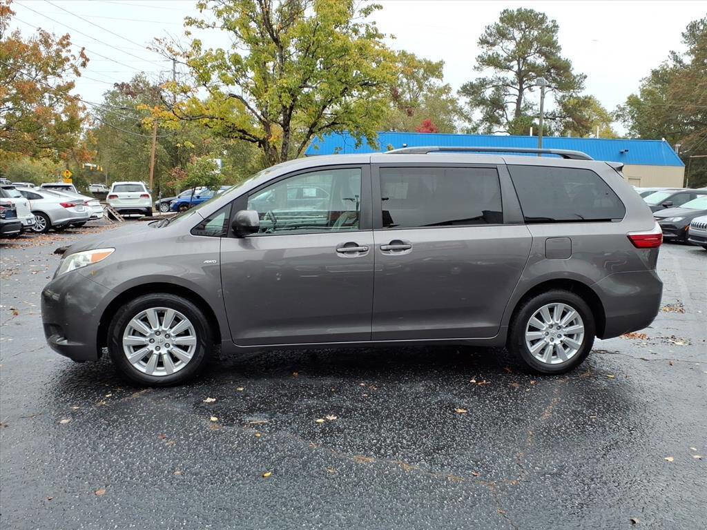 Used 2017 Toyota Sienna LE image 7