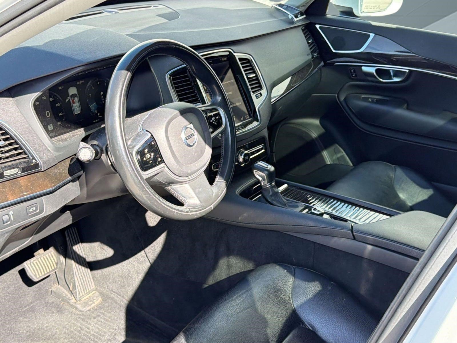 Used 2017 Volvo XC90 T6 Momentum w/ Vision Package image 4