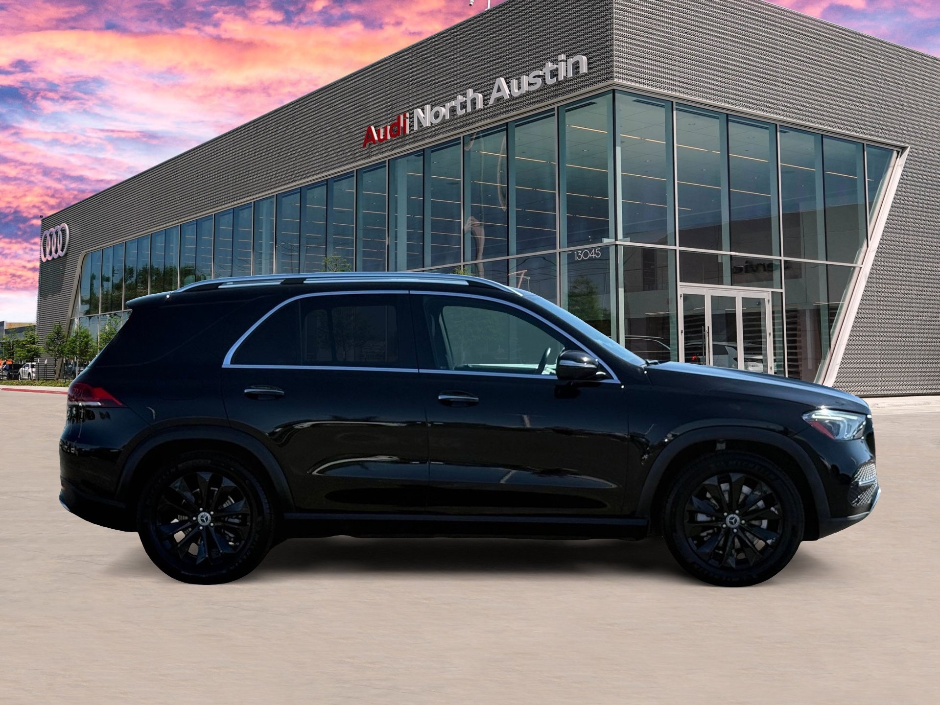 Used 2023 Mercedes-Benz GLE 350 w/ Premium Package image 4