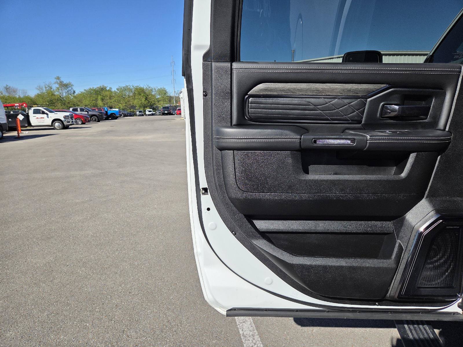 Used 2025 RAM 2500 Limited AWD/4WD image 31