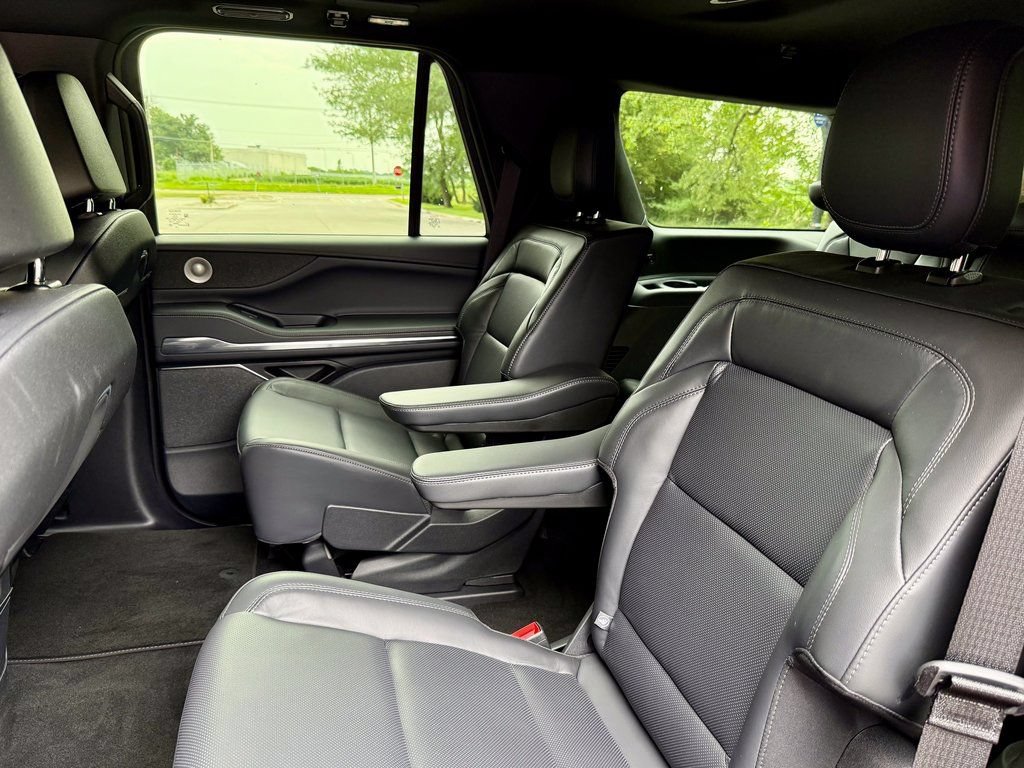 Used 2025 Lincoln Navigator Reserve w/ Jet Appearance Package AWD/4WD image 11
