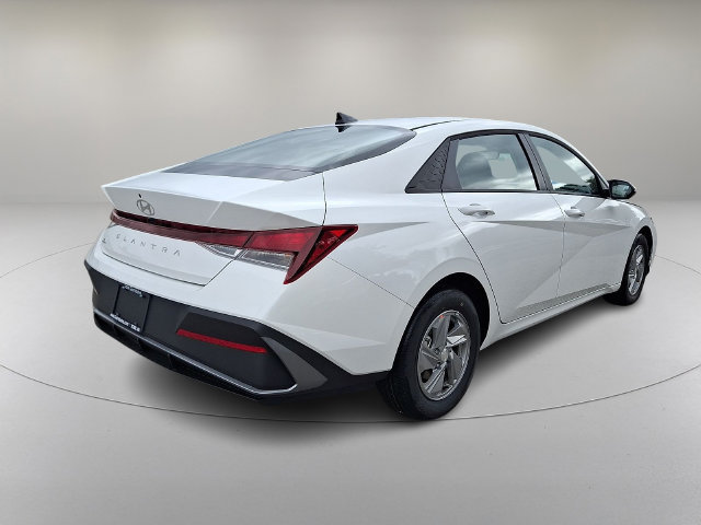 New 2026 Hyundai Elantra SE FWD image 4